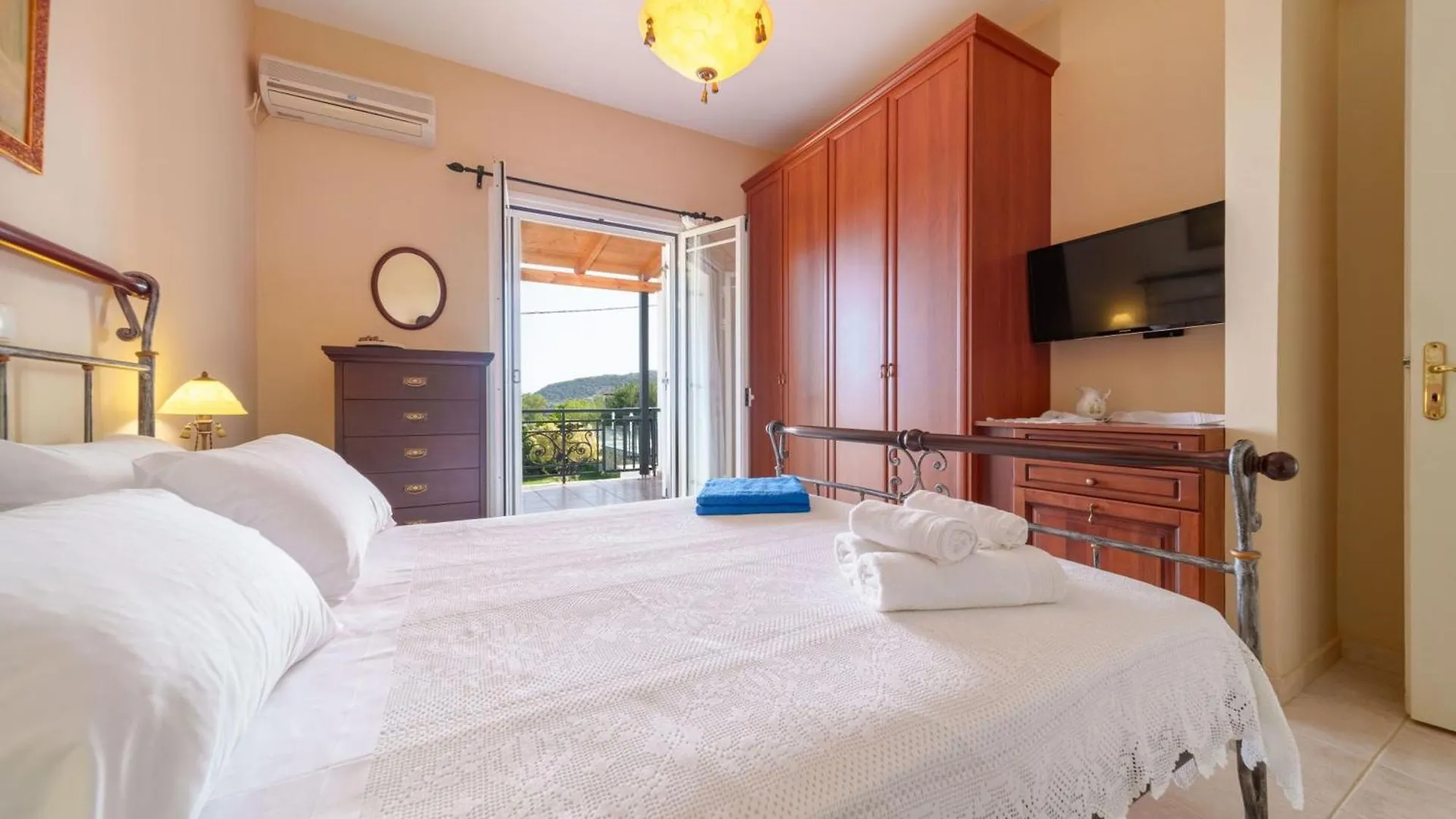 Iphigenia Apartments At Katelios