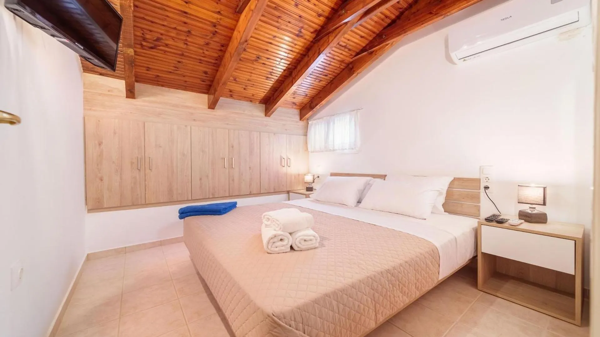 Iphigenia Apartments At Katelios